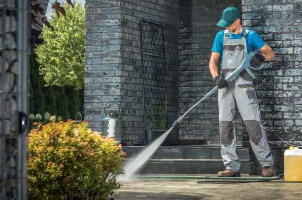 Cost of Outside House Cleaning in Tallahassee